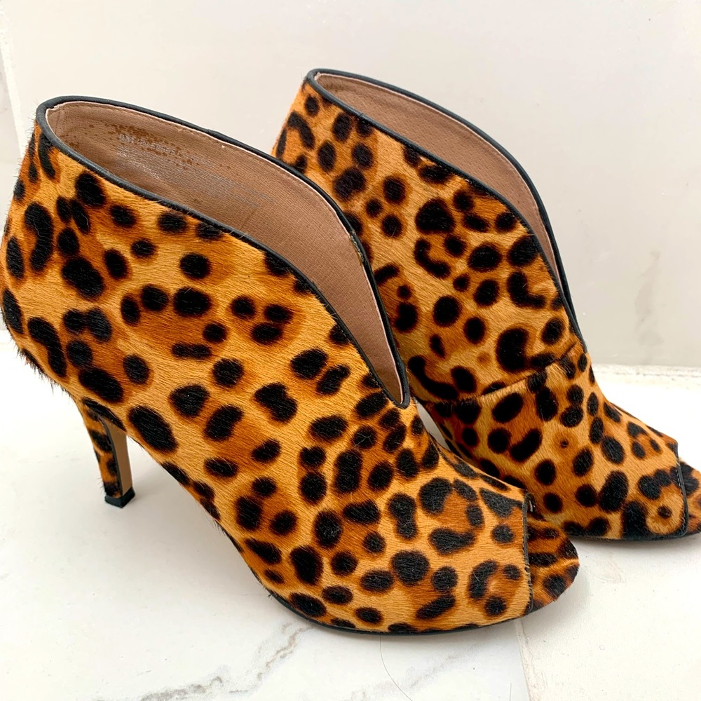 Halogen cheetah print booties size 9